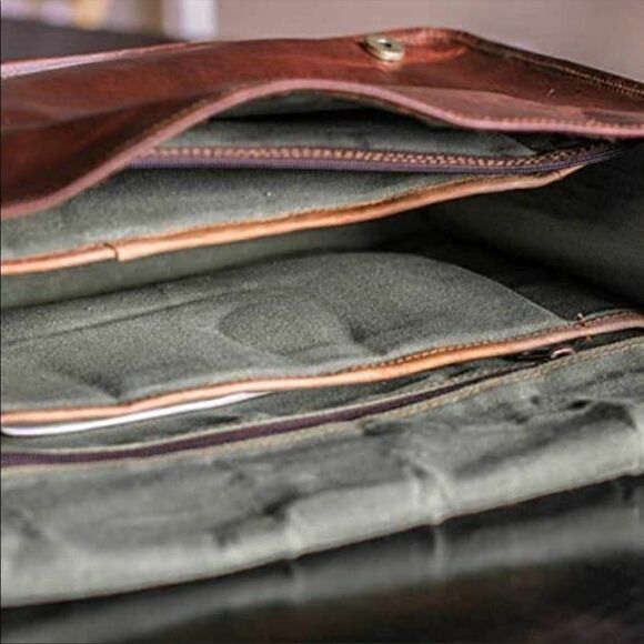 🎉HP🎉 Gorgeous Vintage Leather Messenger/Crossbody Bag - Picture 11 of 13